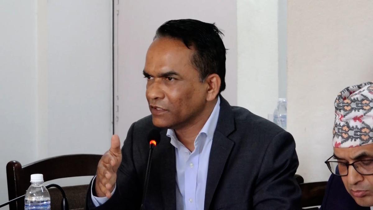 जनताले बैंकबाट पैसा लिएर लगानी गर्नका लागि राज्यले अवसर खोजिदिनुपर्छः गभर्नर
