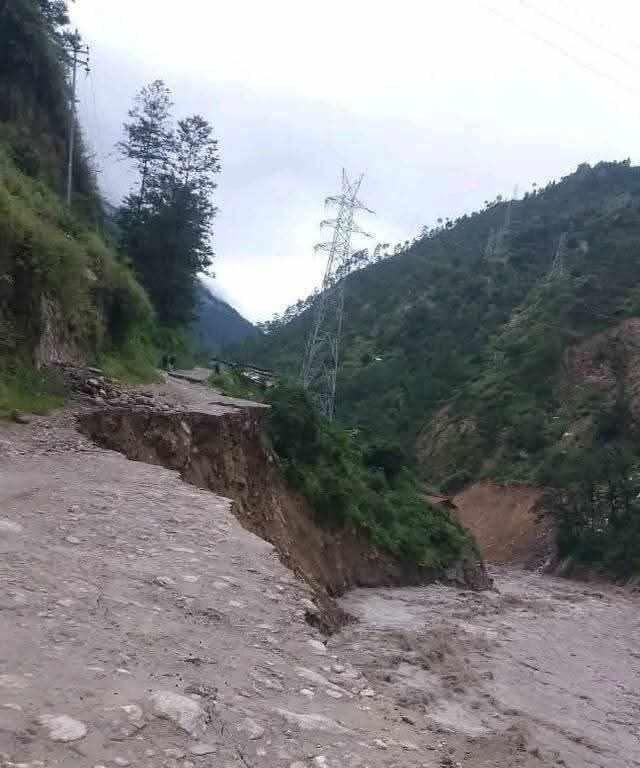 स्याफ्रुबेंसी–रसुवागढी सडक खण्ड पुनः अवरुद्ध