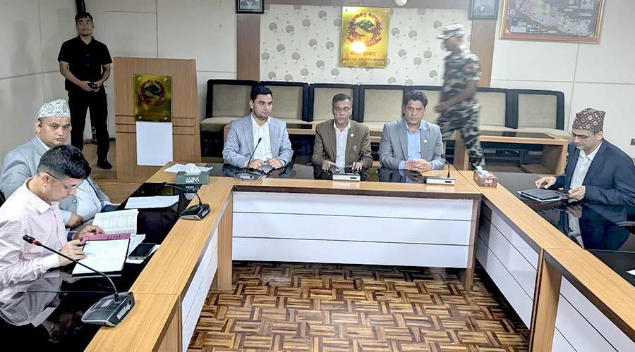 आन्दोलनरत चिकित्सक र सरकारबीच वार्ता सुरु