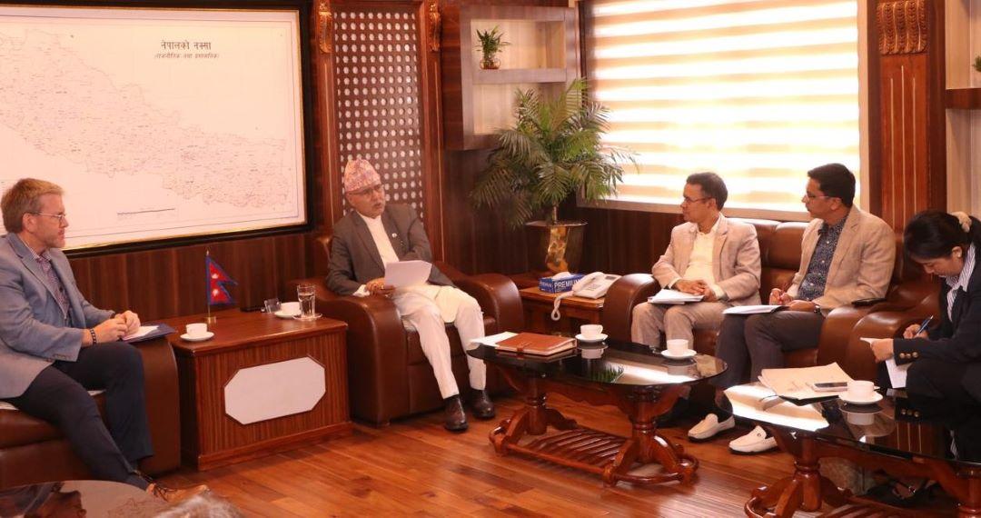 अमेरिकी राजदूत थोम्पसनले भेटे अर्थमन्त्री