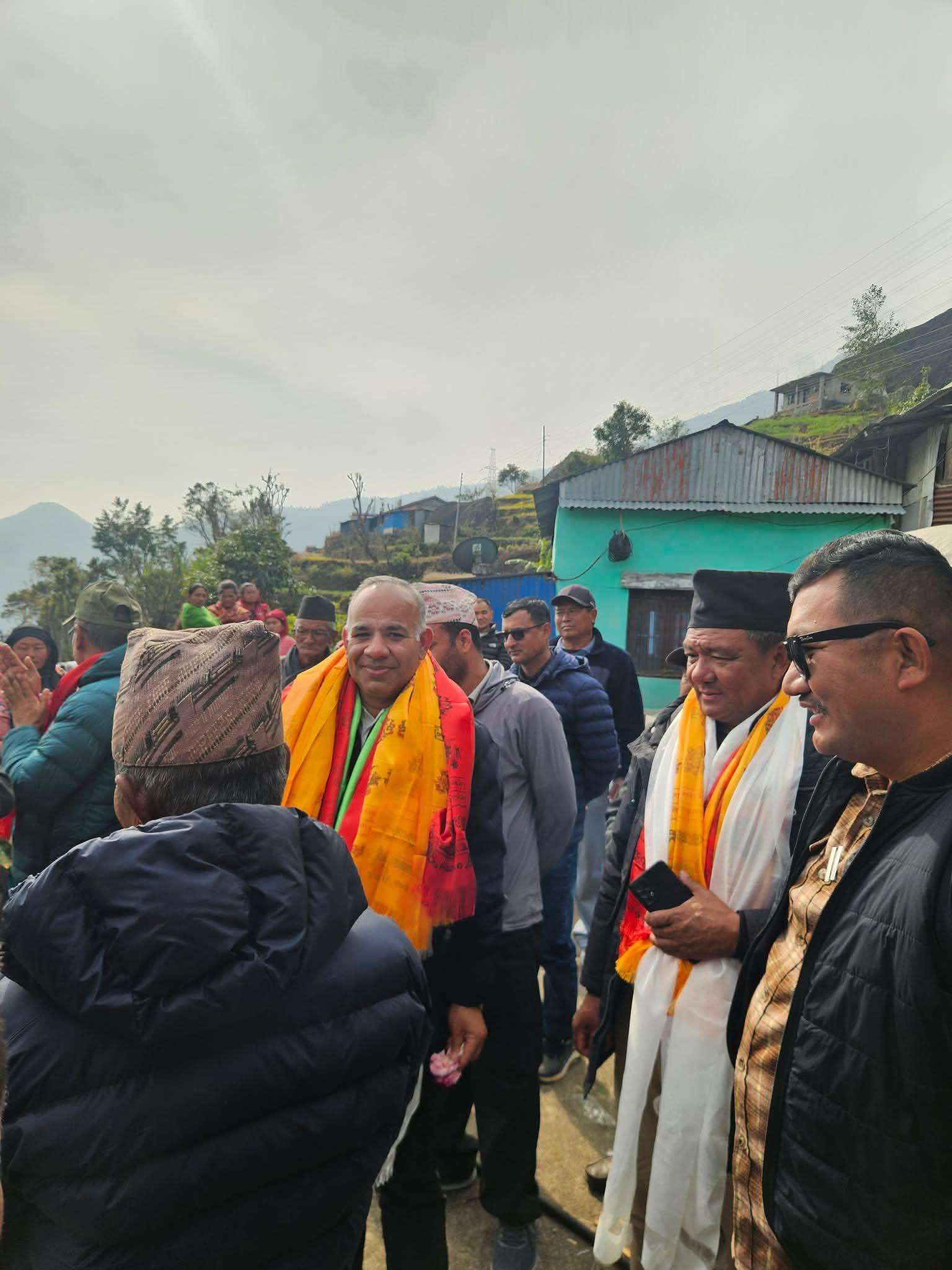 रसुवामा घरदैलो अभियानमा काँग्रेस उम्मेदवार आचार्य – फोटो फिचर