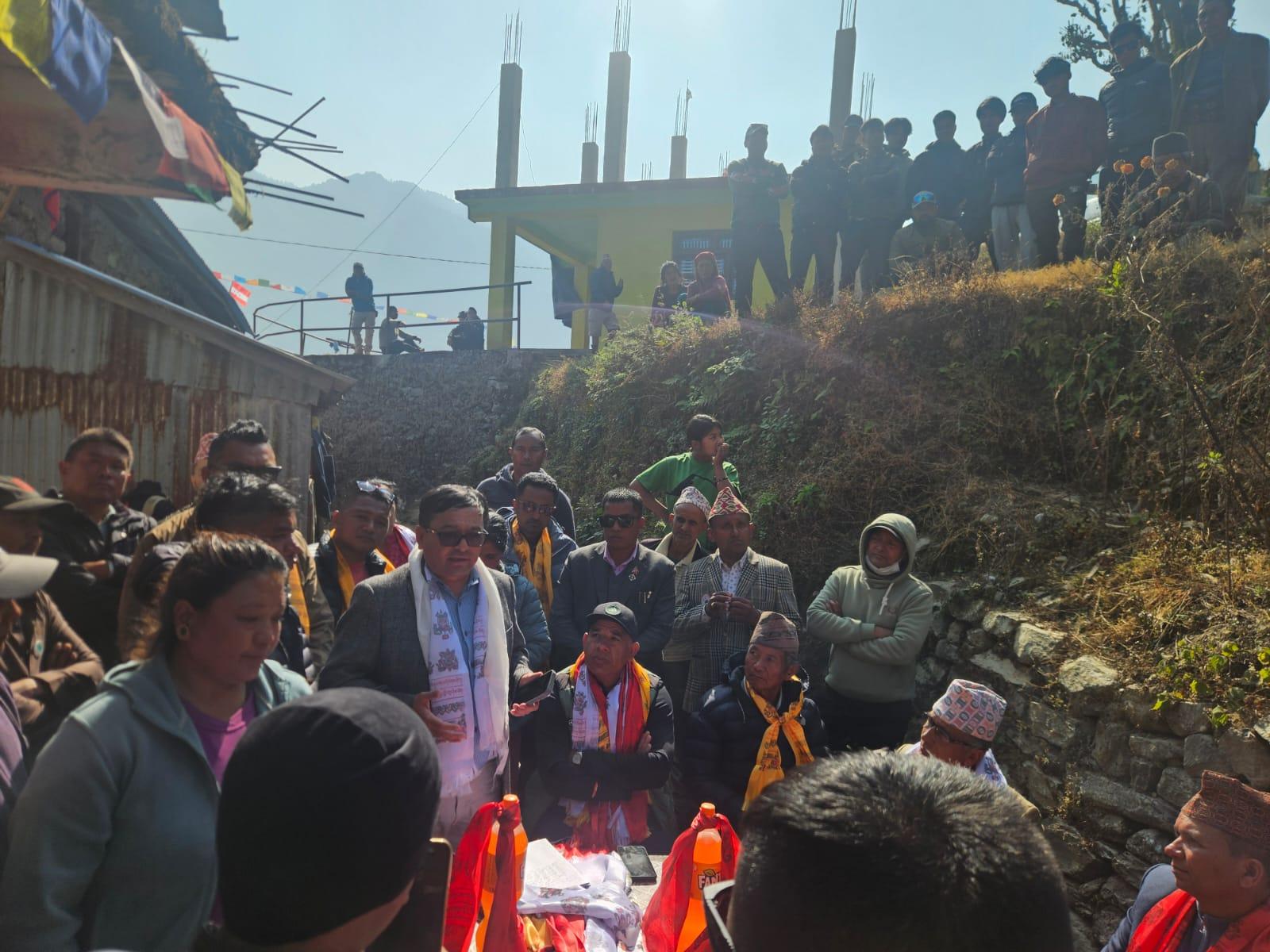 मतदाताको शीर नझुक्ने गरी स्थानिय तथा  राष्ट्रिय हीतको मुद्दामा केन्द्रीत हुनेछु – उम्मेदवार आचार्य