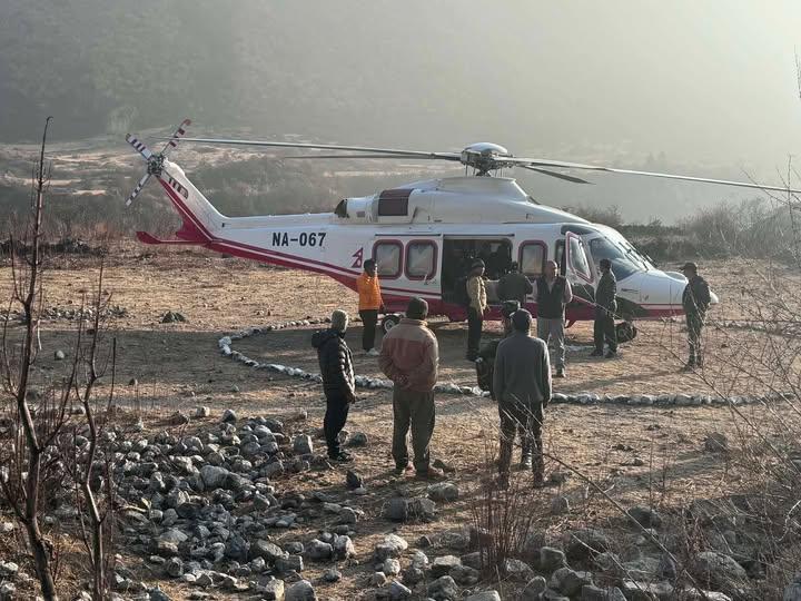 तीन मतदान केन्द्रको मतपेटिका हेलिकप्टरमा ल्याइदै,अन्य सबैको मत पेटिका पुगे