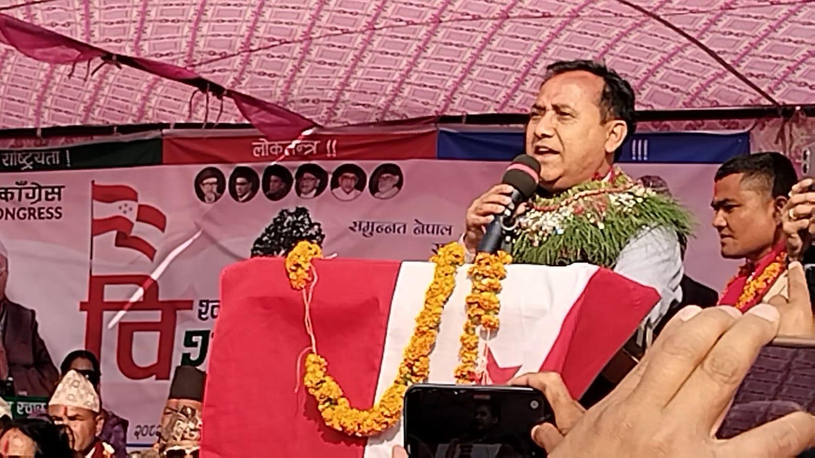 सुदूरपश्चिम पुगेर विश्वप्रकाशले भने – देउवालाई सम्मान, गगनलाई शासन