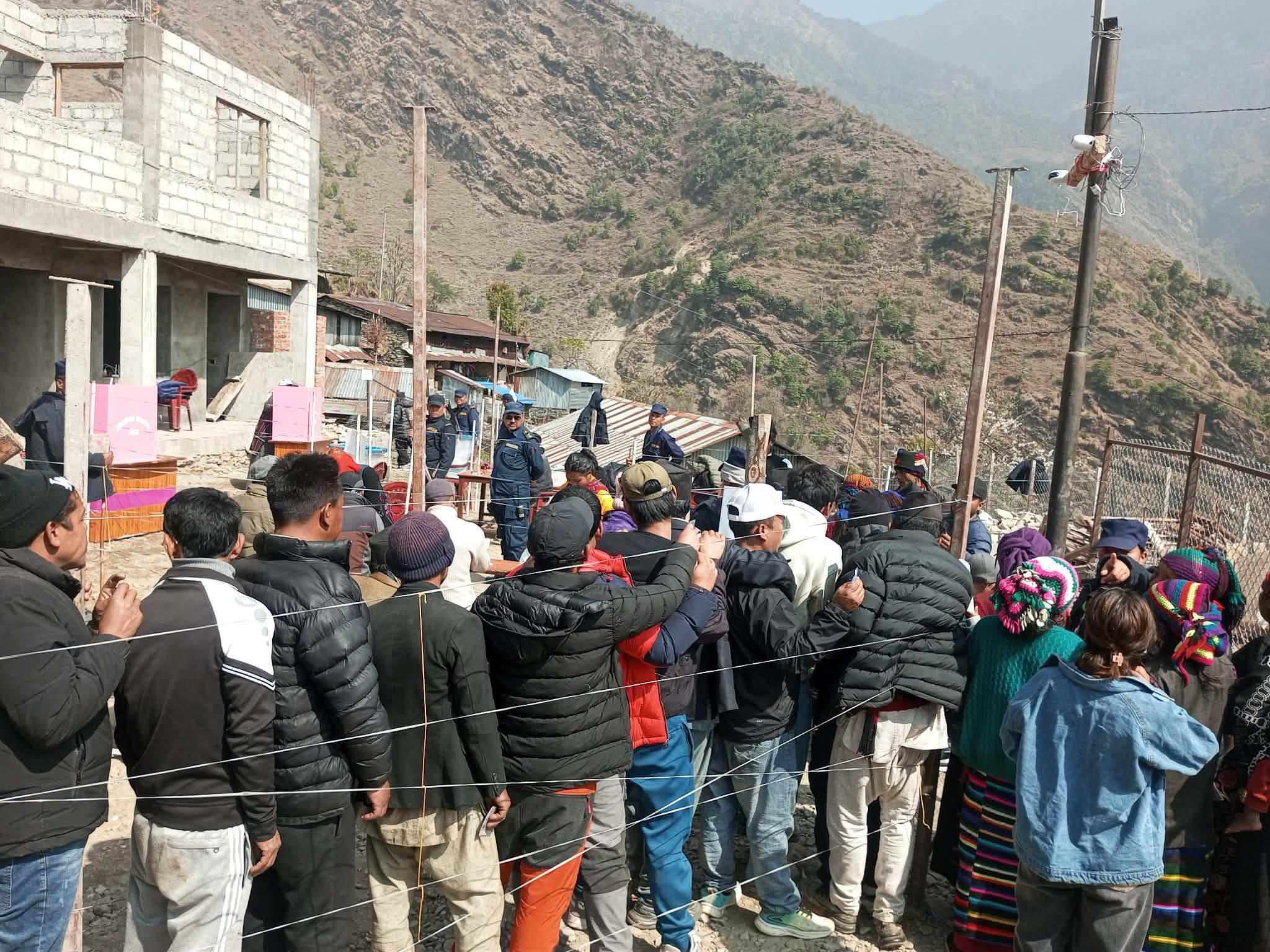 मतदानको समय सकियो,मतदान केन्द्र भित्र प्रवेश गरेका मतदाताले भने अबेरसम्म मतदान गर्न पाउने