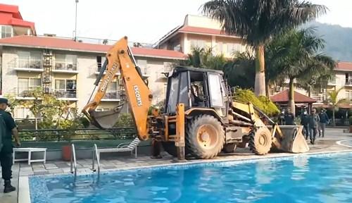 फेवाताल किनार अतिक्रमित गरी बनाइएका संरचना भत्काउन सुरु