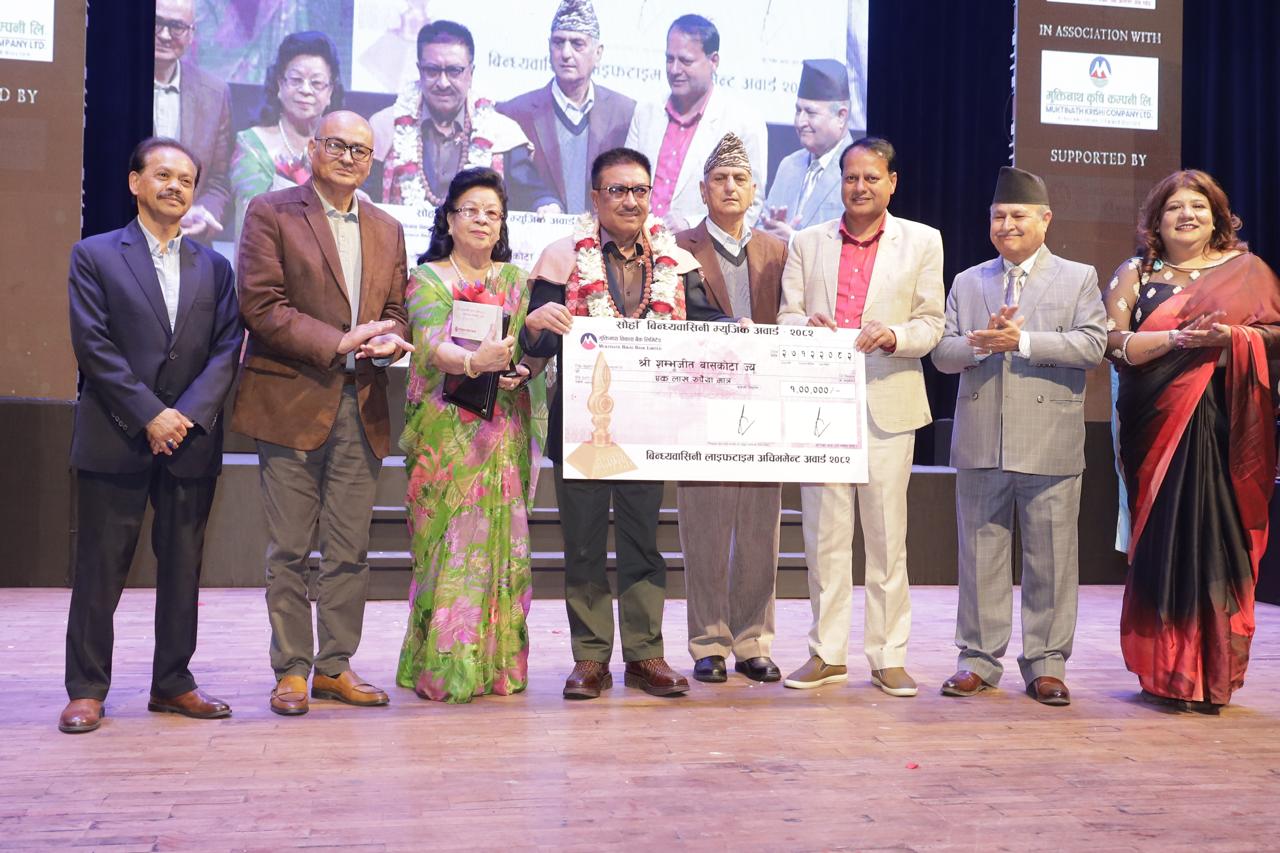 शम्भूजीत बासकोटालाई विन्ध्यवासिनी लाइफटाइम अवार्ड
