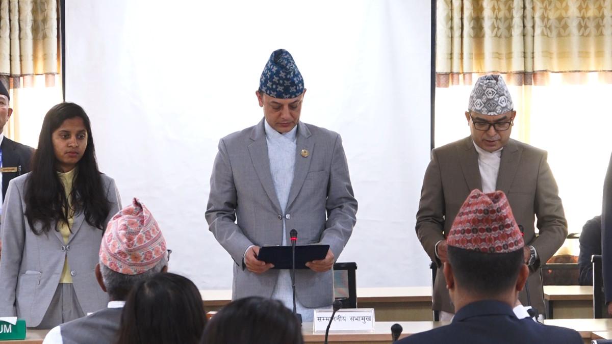 प्रतिनिधि सभाका नवनियुक्त सचिव अधिकारीले लिए पद तथा गोपनीयताको शपथ