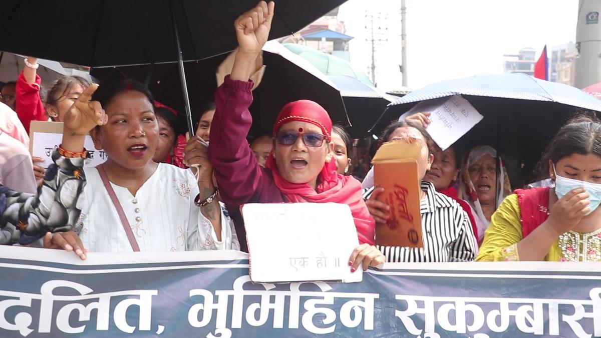 आफूहरू बसोवास गरिरहेकै स्थानमा तत्काल लालपूर्जाको ग्यारेन्टी गर्न माग