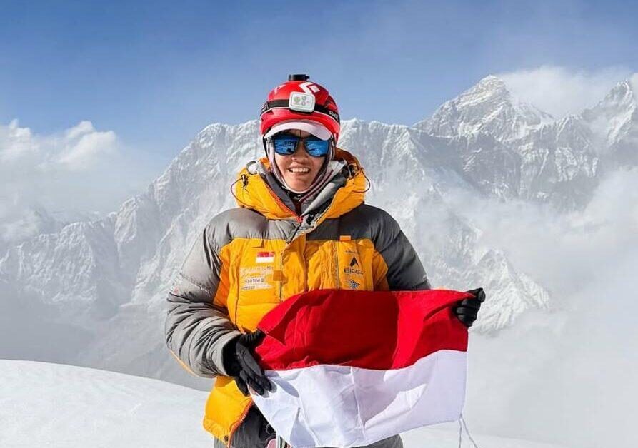 इन्डोनेसियाली महिला आरोहीद्वारा ६ हजार ८१२ मिटर अग्लो आमादब्लमको सफल आरोहण