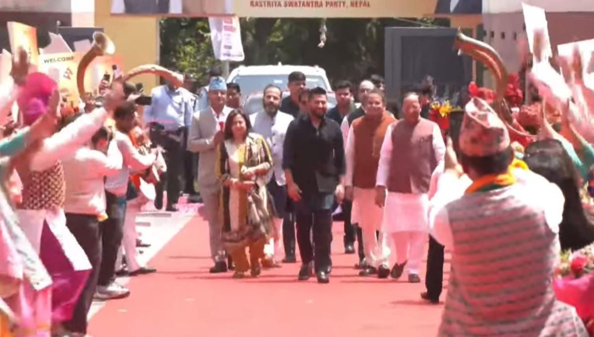 भाजपा मुख्यालयमा रवि लामिछानेको भव्य स्वागत