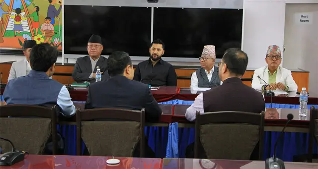 संसद्को गतिरोध अन्त्य गर्न सभापति लामिछाने सक्रिय, विपक्षी नेतासँग छलफल