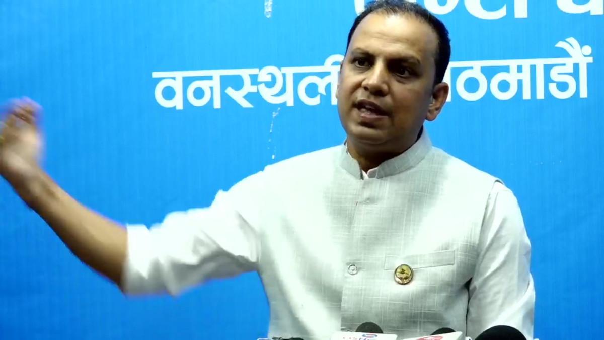 गुटबन्दी गर्नेहरूलाई कारबाही गर्न मनिष झाको माग